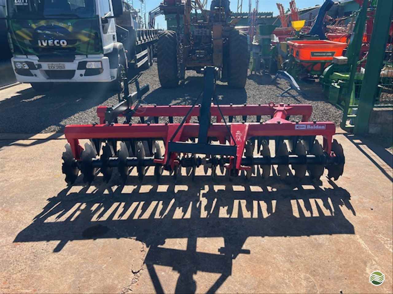 IMPLEMENTOS AGRICOLAS GRADE NIVELADORA NIVELADORA 32 DISCOS Cotramaq Tratores GOIOERE PARANÁ PR